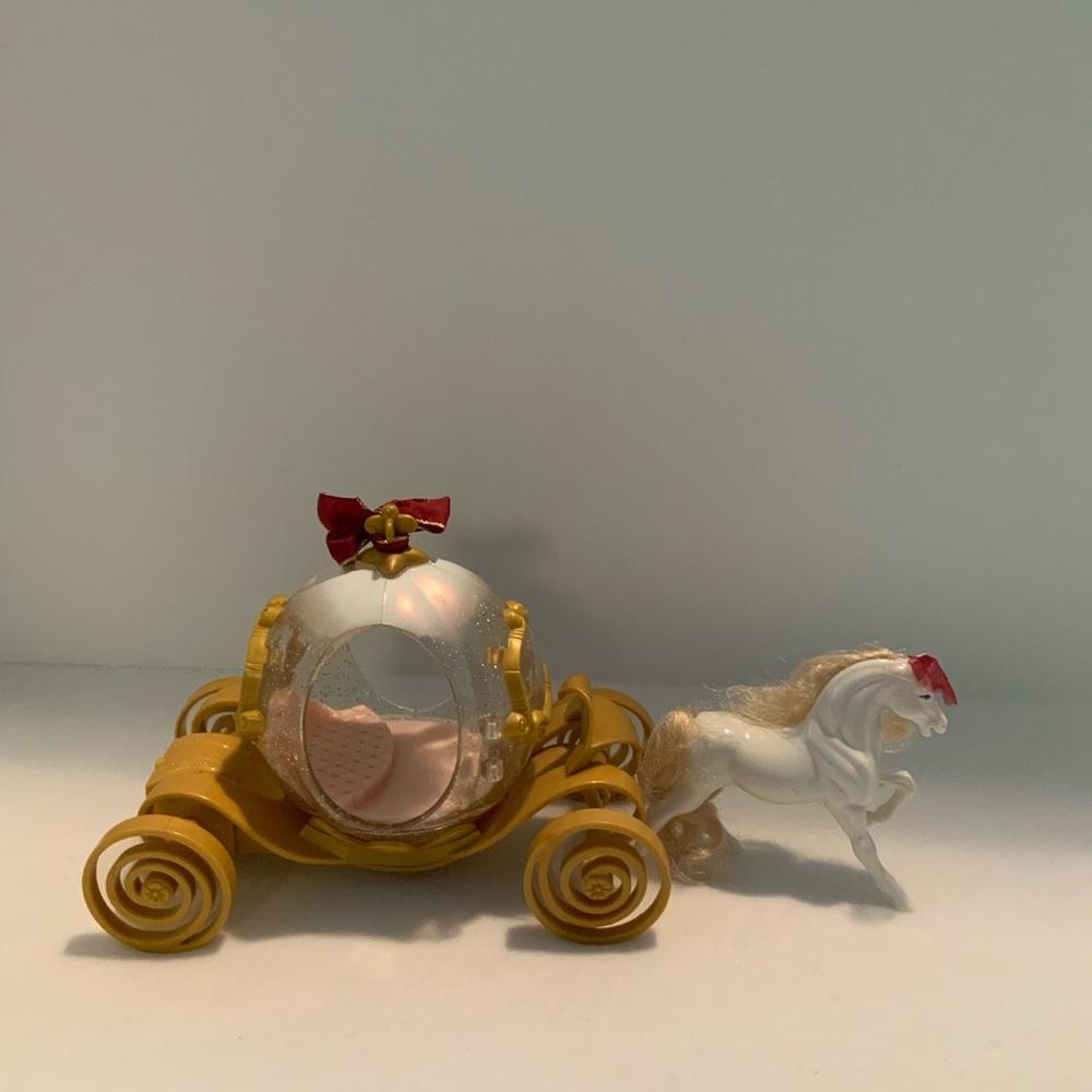 Vintage Enchanted Carriage and Horse Gold